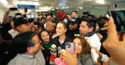 Militantes de Morena en Los �ngeles le dan bienvenida a Claudia Sheinbaum