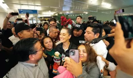 Militantes de Morena en Los �ngeles le dan bienvenida a Claudia Sheinbaum