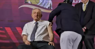 Vacunan contra Covid e influenza a Andrs Manuel Lpez Obrador