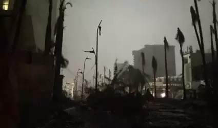 Cuantiosos daos por huracn "Otis" en Acapulco