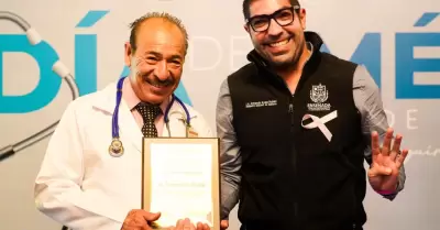 Reconoce Armando Ayala a las y los m�dicos en su d�a