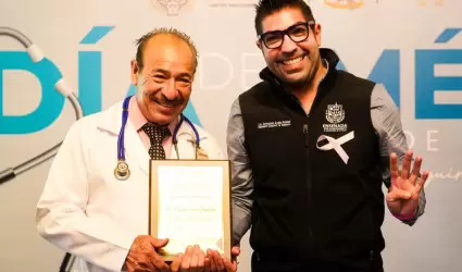 Reconoce Armando Ayala a las y los m�dicos en su d�a