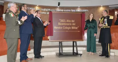 Inscriben letras doradas del bicentenario del Heroico Colegio Militar