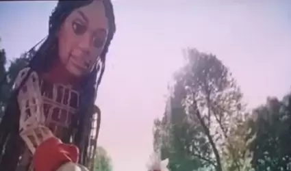 Marioneta gigante de nombre Amal