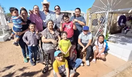 Familia Moreno Cant en el Panten Sahuaro