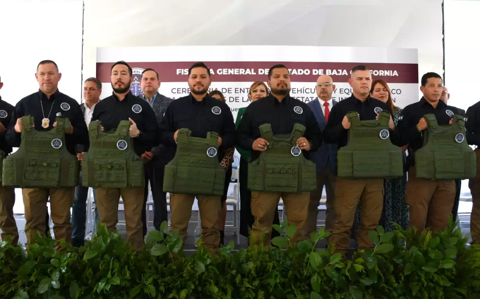 Entrega de equipo t�ctico, uniformes y veh�culos a la Agencia Estatal de Investigaci�n