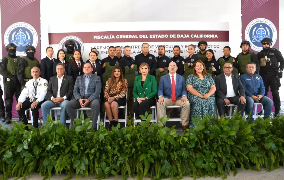 Entrega de equipo t�ctico, uniformes y veh�culos a la Agencia Estatal de Investigaci�n
