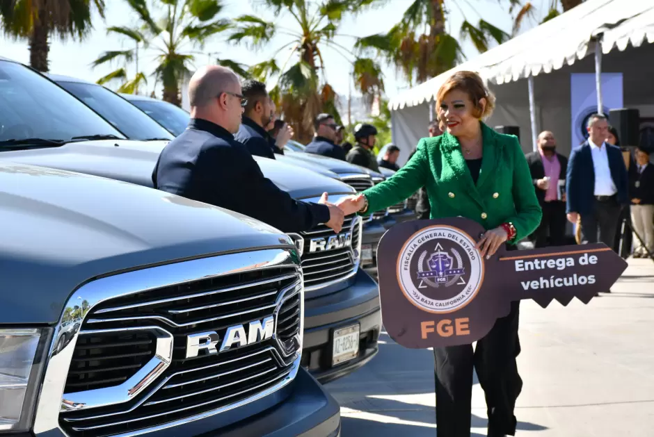 Entrega de equipo t�ctico, uniformes y veh�culos a la Agencia Estatal de Investigaci�n