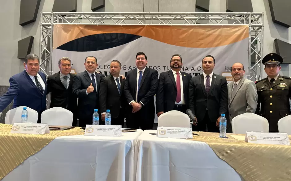 Rinde protesta Alexander Baz�n G�mez Llanos como presidente del Colegio de Abogados de Tijuana