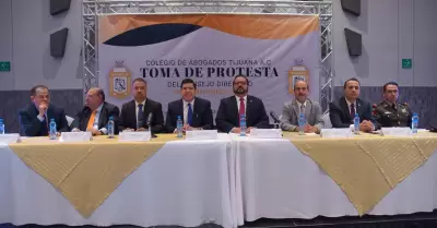Rinde protesta Alexander Baz�n G�mez Llanos como presidente del Colegio de Aboga