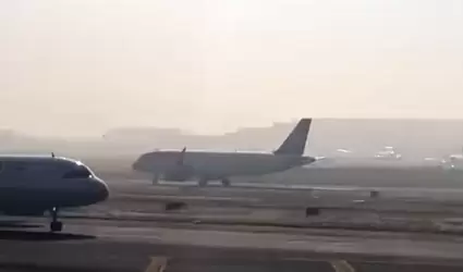Por banco de niebla suspenden despegues y aterrizajes en AIFA y AICM