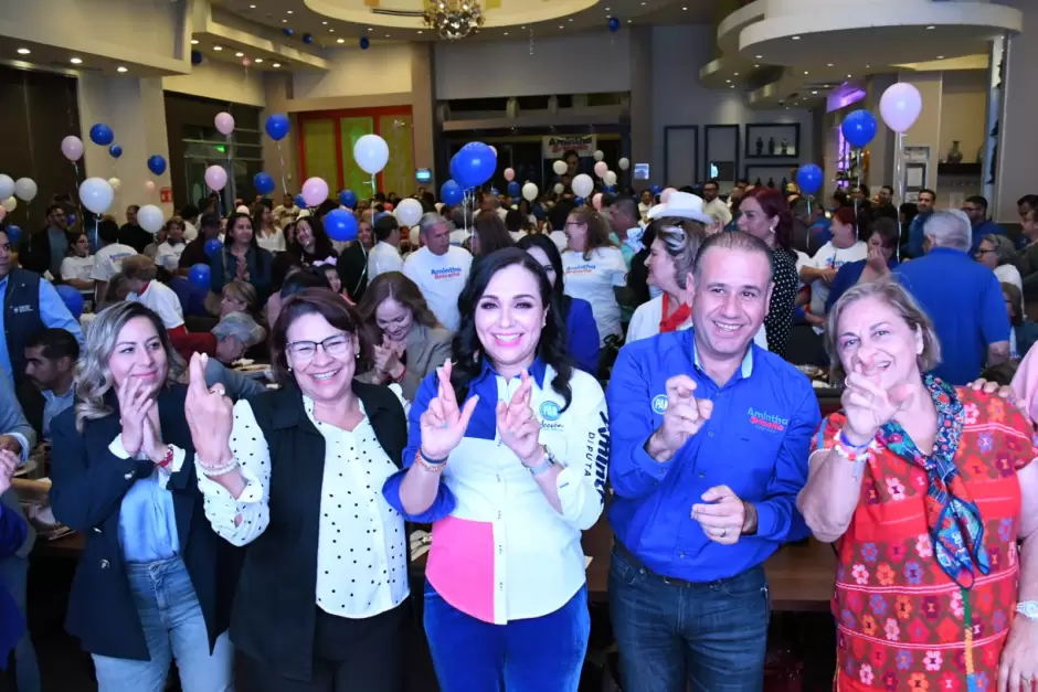 Presenta diputada Amintha Brice�o segundo informe de actividades legislativas