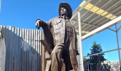 Estatua de Jes�s Garc�a