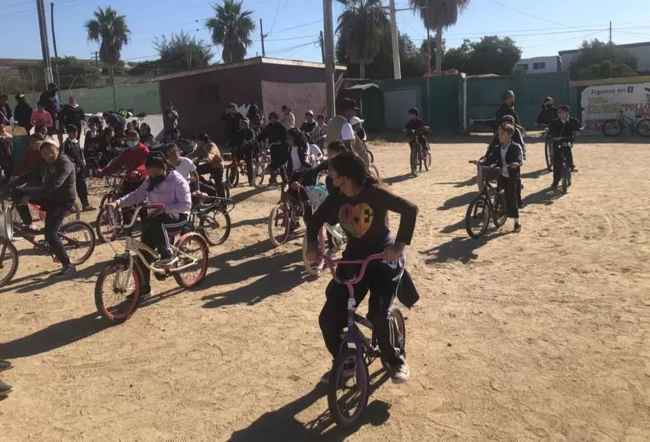 Participan estudiantes de primaria Cirilo Flores S�nchez en competencia recreativa de salud