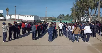 Participan estudiantes de primaria Cirilo Flores S�nchez en competencia recreati