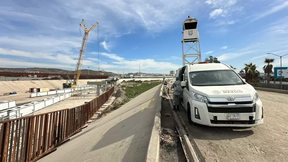 Instalan muro provisional en canalizacin del Ro Tijuana