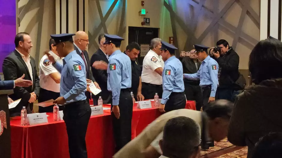 Bomberos y salvavidas