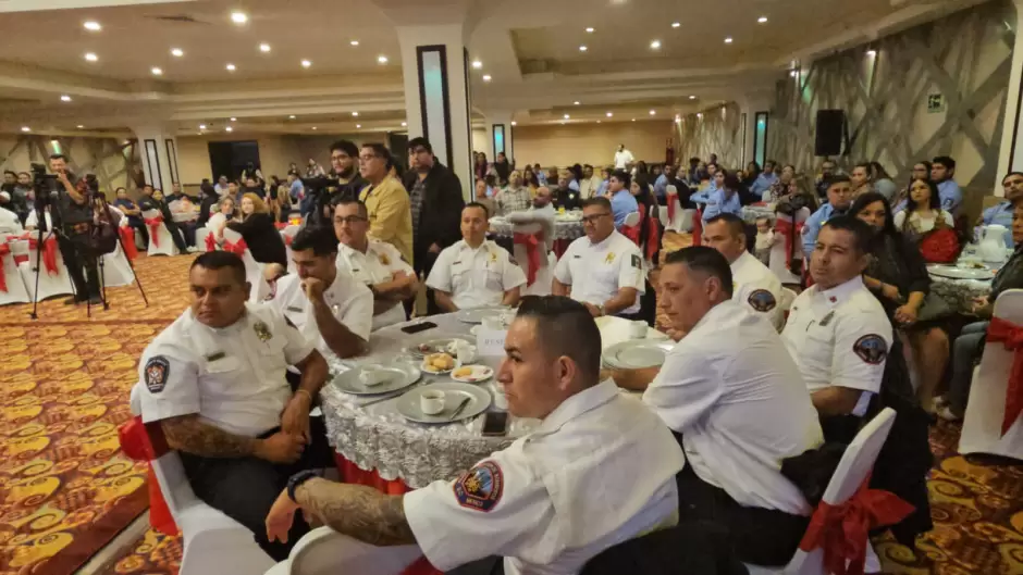 Bomberos y salvavidas