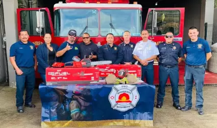 Recibe Gobierno la Ciudad donaci�n de motosierras de la Asociaci�n Pro Bomberos 