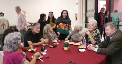 Araceli Brown y adultos mayores
