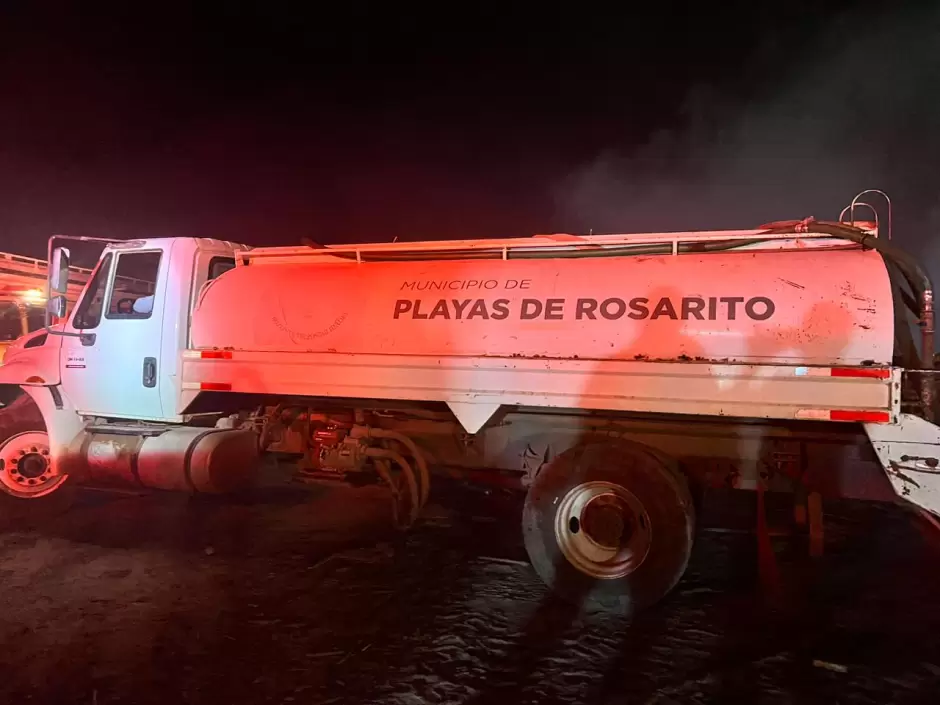 Bomberos Incendio en fbrica de Playas de Rosarito