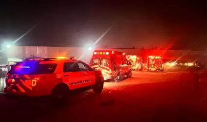 Bomberos Incendio en f�brica de Playas de Rosarito