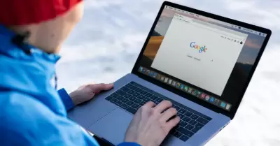 Persona usando laptop