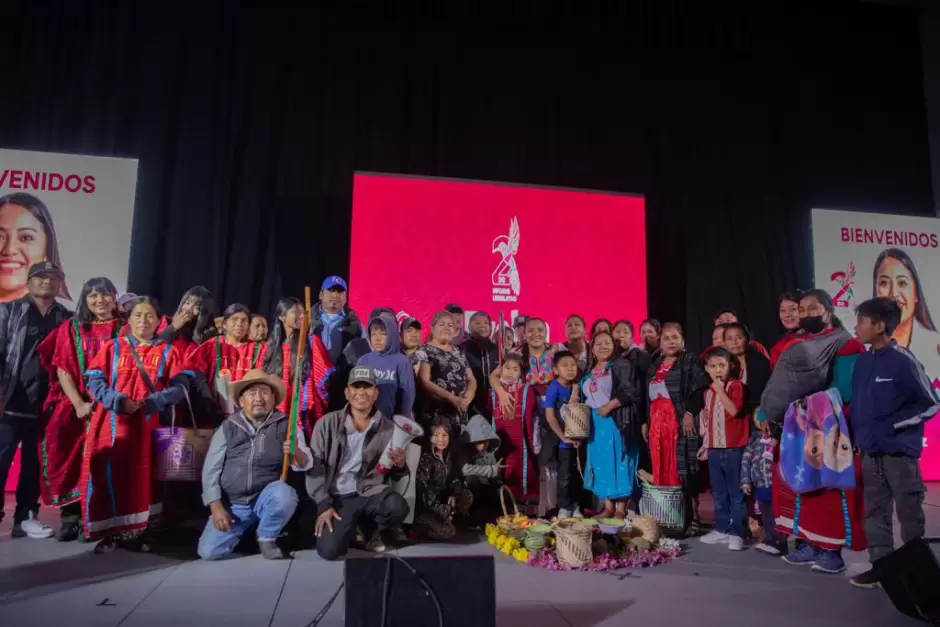 Ride diputada Evelyn S�nchez S�nchez su segundo informe de actividades legislativas