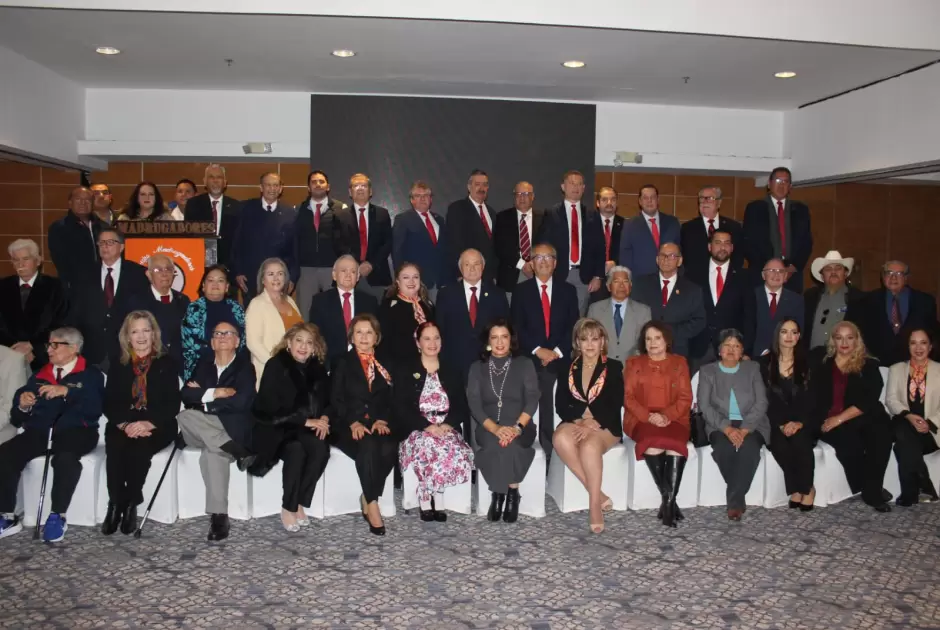 Recibe Olivia Graeve galard�n Forjador del A�o 2023
