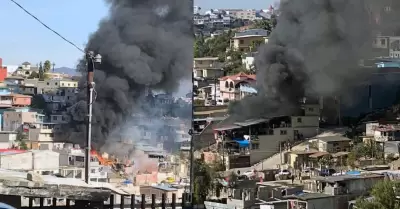 Bomberos rescatan a dos personas atrapadas en el fuego en viviendas en Lomas Tau