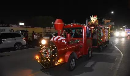 Grupo Uniradio celebra en Navojoa la edicin 13 del tradicional desfile navideo