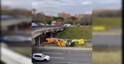 Helicóptero cayó en plena autopista