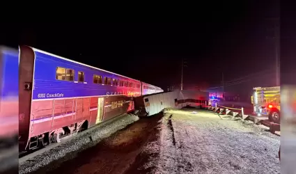 Accidente entre tren Amtrak y cami�n cierra temporalmente autopista en Californi