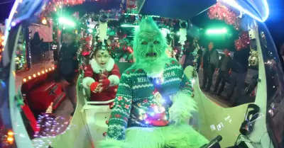 Encabeza Araceli Brown Desfile Navide�o 2023