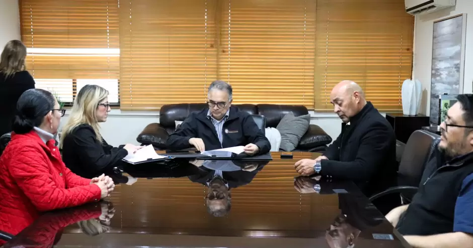 Firman convenio de apoyo y colaboraci�n con la Secretar�a de Educaci�n
