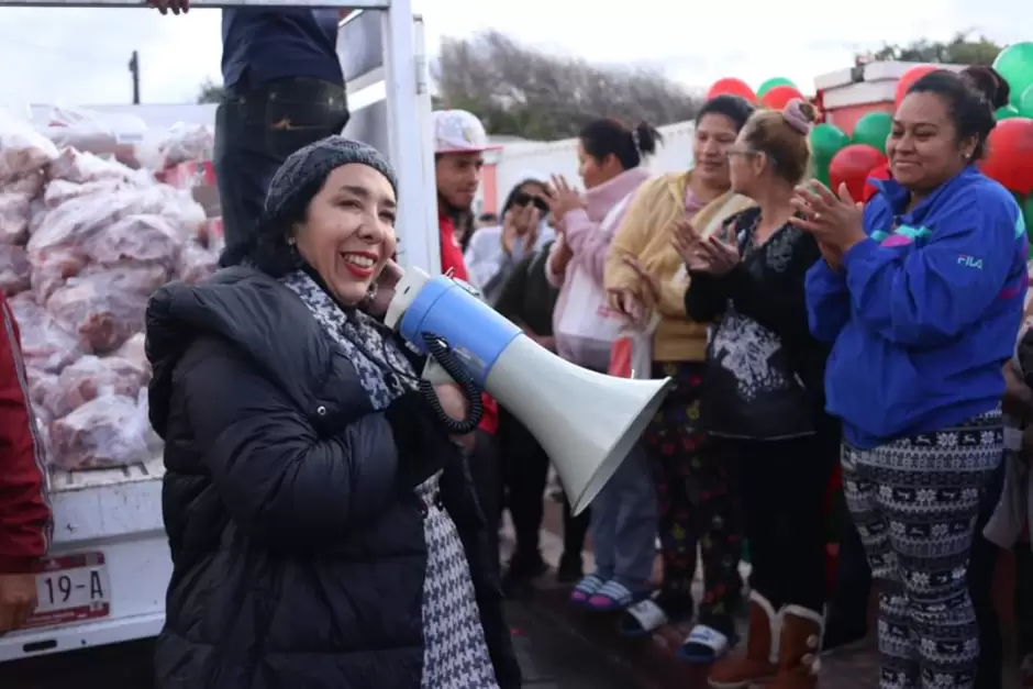 Entrega Araceli Brown Figueredo 12 mil cenas navide�as a familias vulnerables de Rosarito