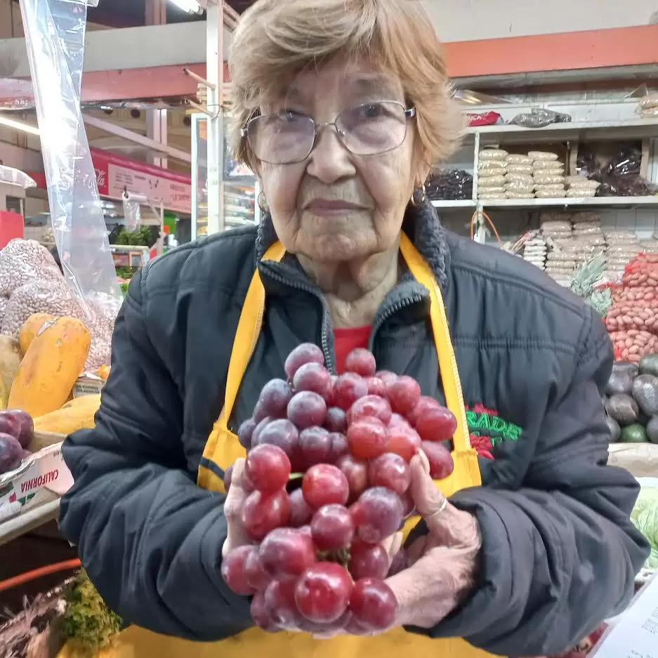 Venta de uvas en el Mercado Municipal