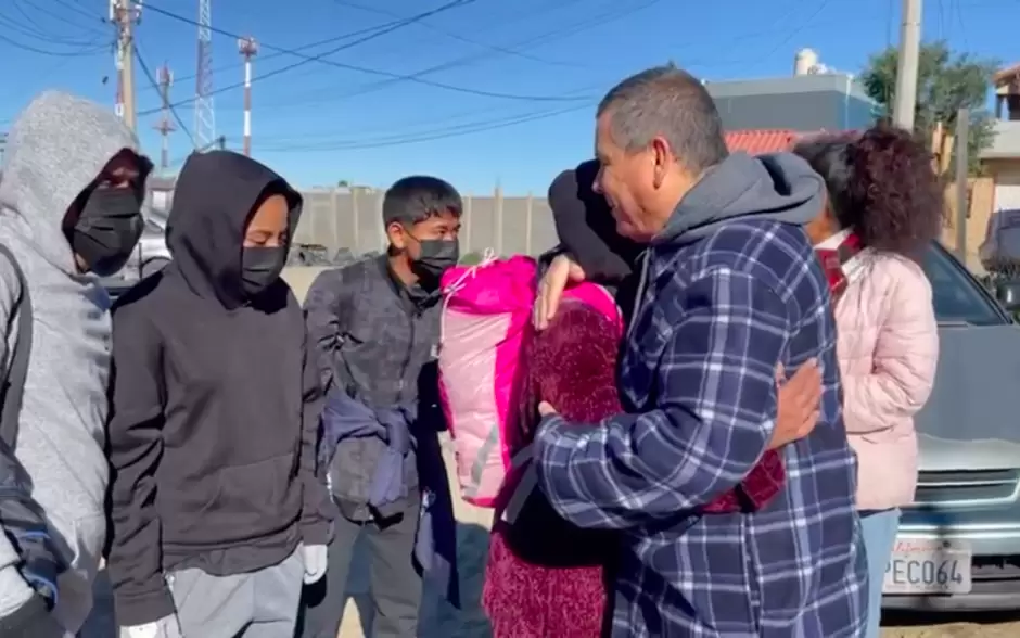 Familia de policas mexicanos huye tras trgico enfrentamiento con carteles