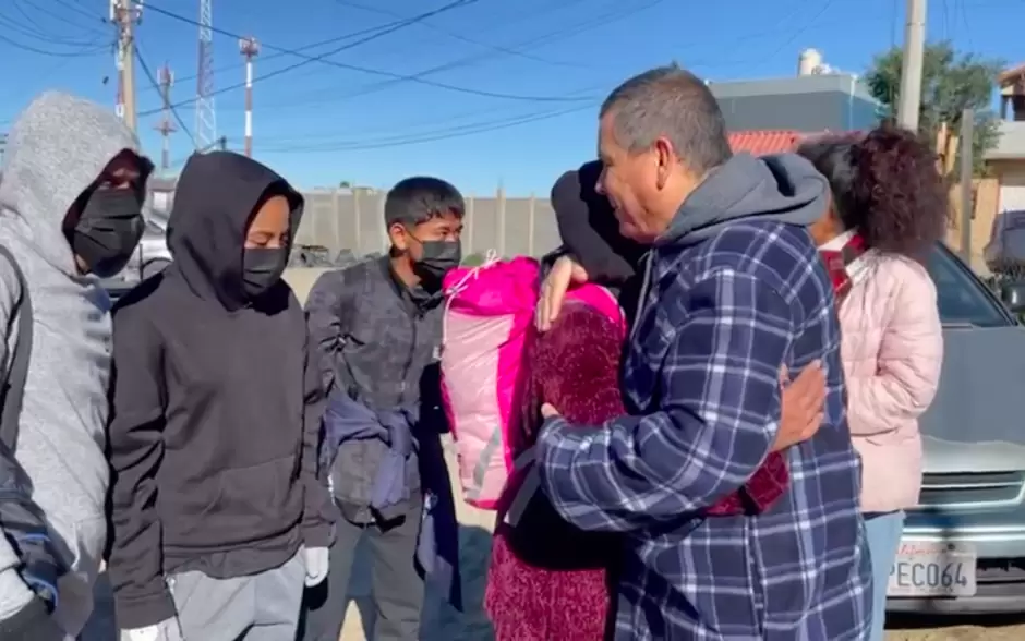 Familia de polic�as mexicanos huye tras tr�gico enfrentamiento con carteles