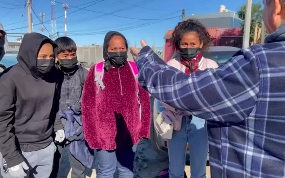 Familia de polic�as mexicanos huye tras tr�gico enfrentamiento con carteles
