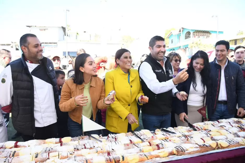 Festejo de D�a de Reyes en colonia Popular 89