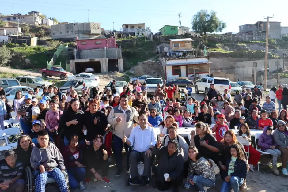 "Terrible" Morales y Leyzaola comparten con vecinos de Altiplano