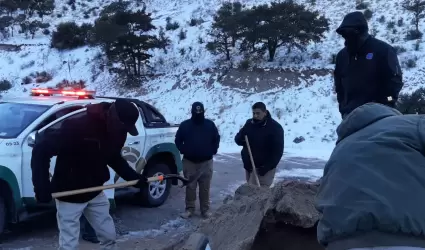Apertura de caminos tras la cada de nieve en Sonora