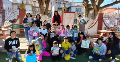 Llevan regalos por Da de Reyes a menores de albergues en Tijuana