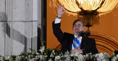 Bernardo Arvalo rinde protesta como presidente de Guatemala