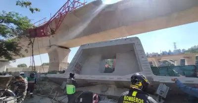 Ca�da de dovela de concreto en estructura del Tren Interurbano El Insurgente