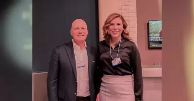 Marina del Pilar con presidente de Garret en Foro Econ�mico Mundial