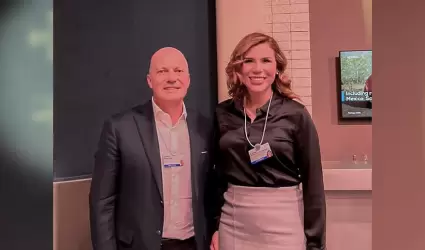 Marina del Pilar con presidente de Garret en Foro Econ�mico Mundial