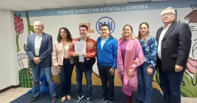 Jorge "El Travieso" Arce se registr� como precandidato para contender por la dip