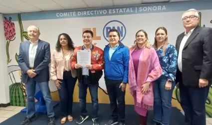 Jorge "El Travieso" Arce se registr� como precandidato para contender por la dip